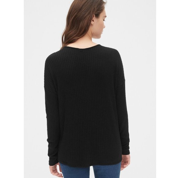 GAP Relaxed Ribbed V-Neck Long Sleeve T-Shirt - Picture 4 of 8